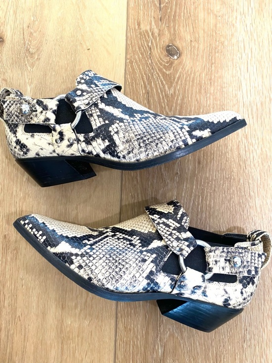 rag & bone Shoes - Rag & Bone Westin Harness Ankle Pointed Toe Booties Snakeskin Rock Chic Size 8